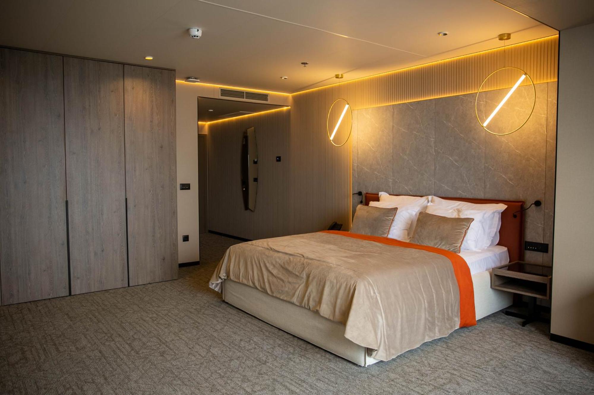 Hotel Medistone Оміш Екстер'єр фото
