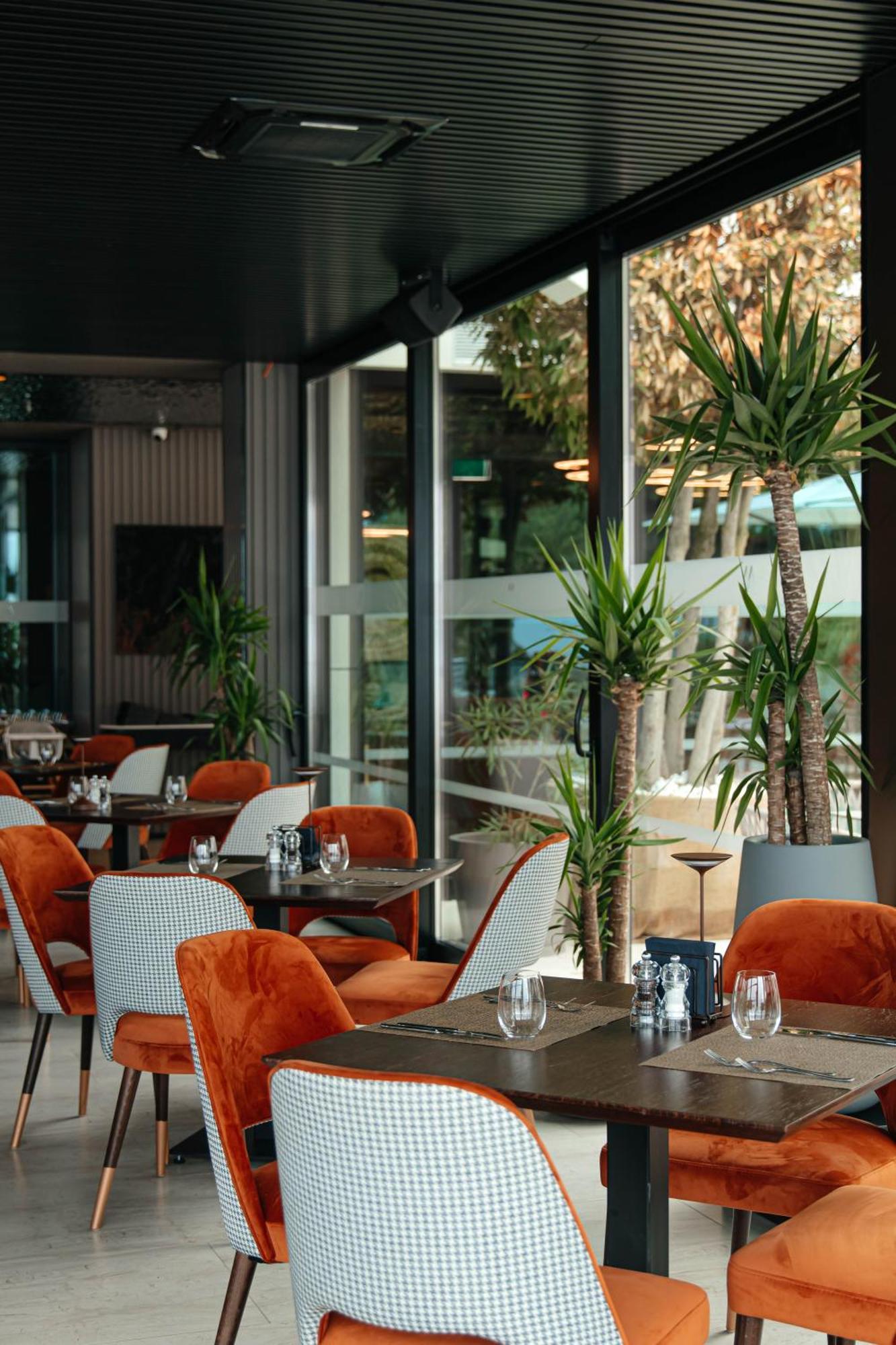 Hotel Medistone Оміш Екстер'єр фото