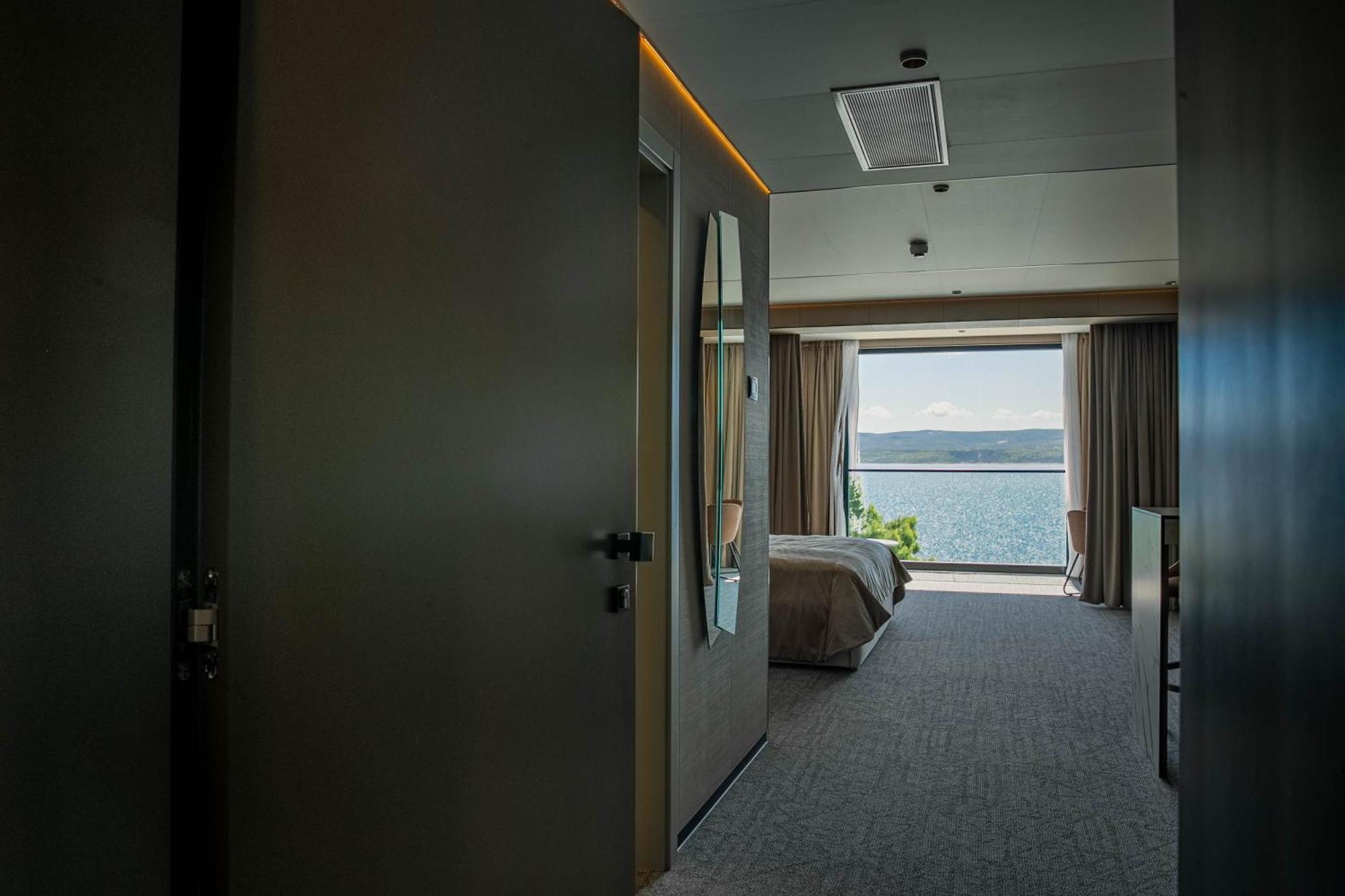 Hotel Medistone Оміш Екстер'єр фото