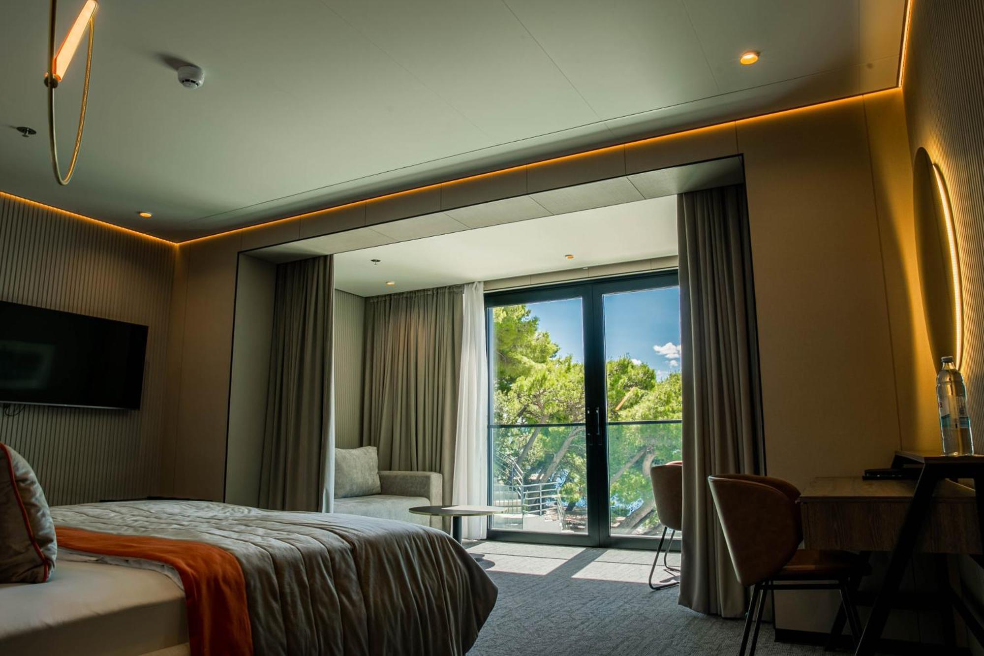 Hotel Medistone Оміш Екстер'єр фото