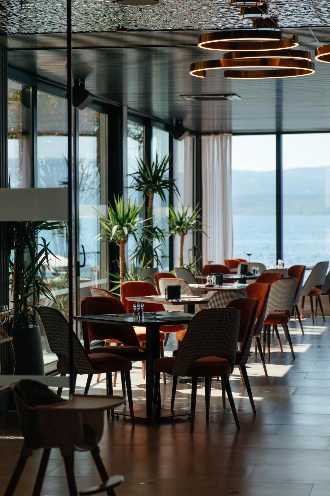 Hotel Medistone Оміш Екстер'єр фото